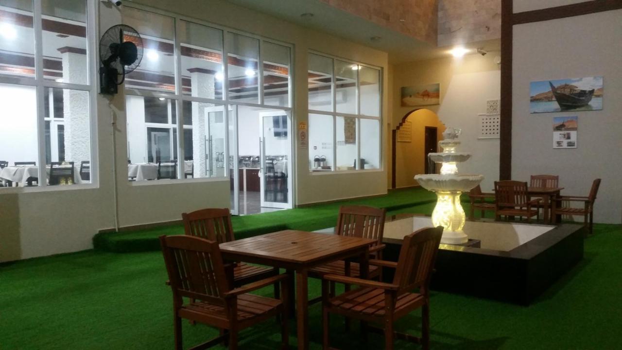 Sur Bandar Al Ayjah Hotel Apartments Extérieur photo