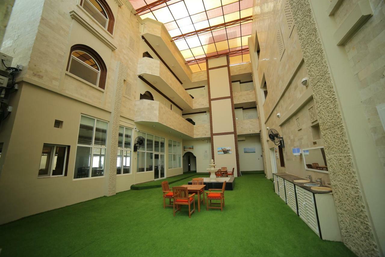 Sur Bandar Al Ayjah Hotel Apartments Extérieur photo